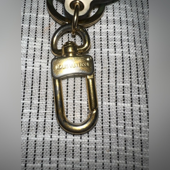 Louis Vuitton Blue & Cream LV Circle Logo Keychain w/ COA, Dust Bag & Box - Picture 6 of 6